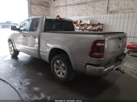 2020 RAM 1500 Laramie 4x4 6'4 Box VIN 1C6SRFDT1LN254448 фото 3