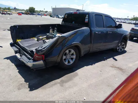 2020 RAM 1500 Laramie 4x4 6'4 Box VIN 1C6SRFDT3LN271137 фото 4