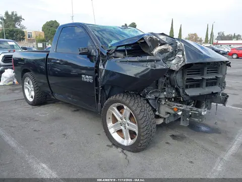 3C6JR6CT8HG617406 — 2017 RAM 1500 Sport 4X2 6'4 Box, Передняя часть (Front End), фото до ремонта