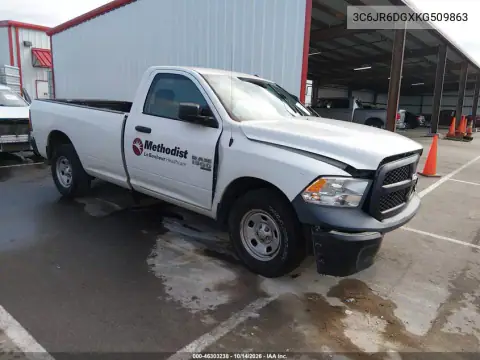 3C6JR6DGXKG509863 — 2019 RAM 1500, Передняя часть, фото до ремонта