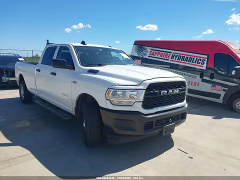 3C6UR4HJ1LG120666 — 2020 RAM 2500, Сзади, фото до ремонта