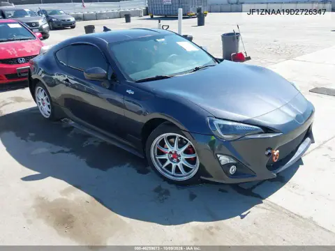 JF1ZNAA19D2726347 — 2013 Scion FR-S, Сзади, фото до ремонта