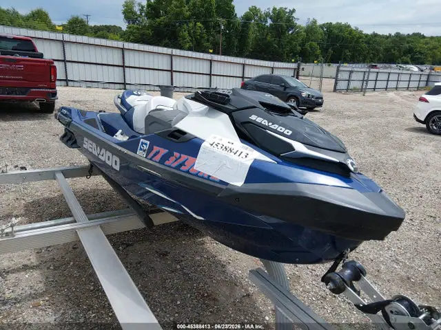 YDV44732L223 — 2023 Seadoo GTX-300 Limited, Передняя часть (Front End), фото до ремонта