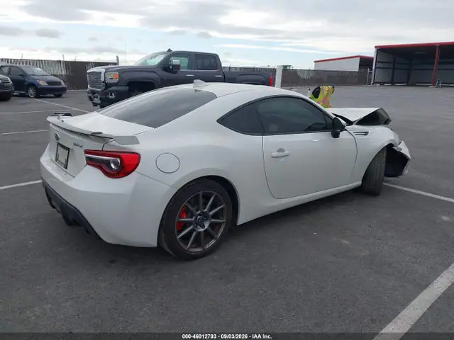 JF1ZCAC13H9606172 — 2017 Subaru Brz Limited, фото 4 с аукциона IAAI 13.10.2026, Повреждения снизу
