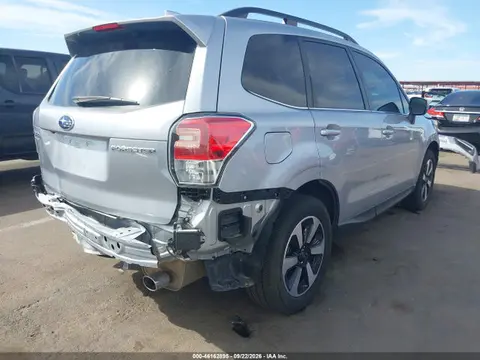 2018 Subaru Forester 2.5i Limited VIN JF2SJAJC8JH506376 фото 4