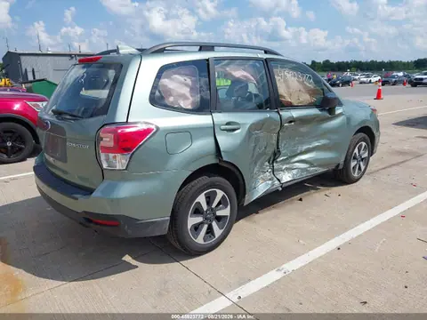 2018 Subaru Forester 2.5i VIN JF2SJABCXJH529477 фото 4