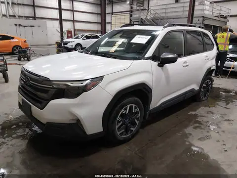 2025 Subaru Forester Premium VIN JF2SLDDCXSH563090 фото 2