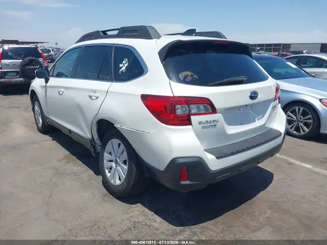 2018 Subaru Outback 2.5i Premium VIN 4S4BSAFC5J3291424 фото 3