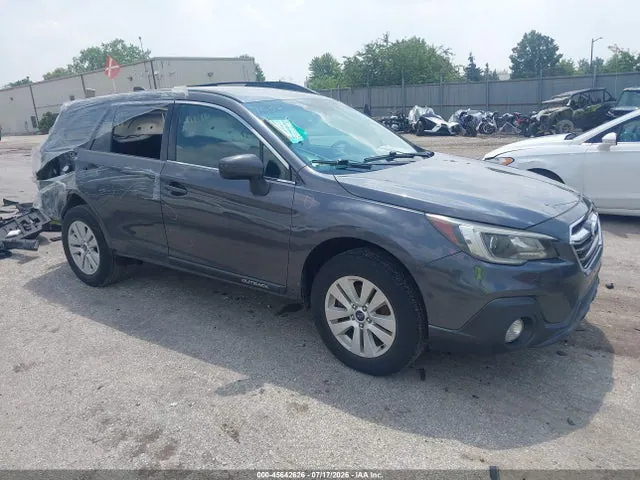 2018 Subaru Outback 2.5i Premium VIN 4S4BSACC3J3363323 фото 1