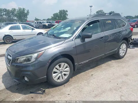 2018 Subaru Outback 2.5i Premium VIN 4S4BSACC3J3363323 фото 2