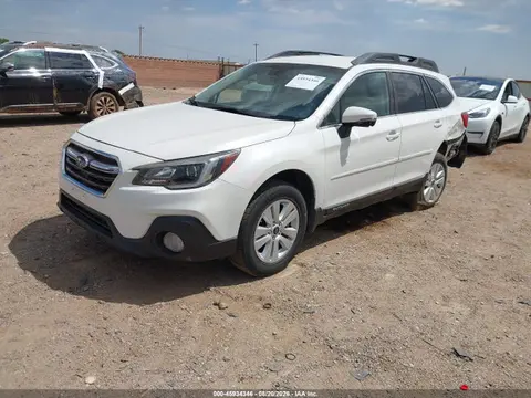 2018 Subaru Outback 2.5i Premium VIN 4S4BSAFC4J3353895 фото 2