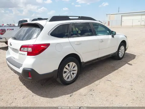 2018 Subaru Outback 2.5i Premium VIN 4S4BSAFC4J3353895 фото 4