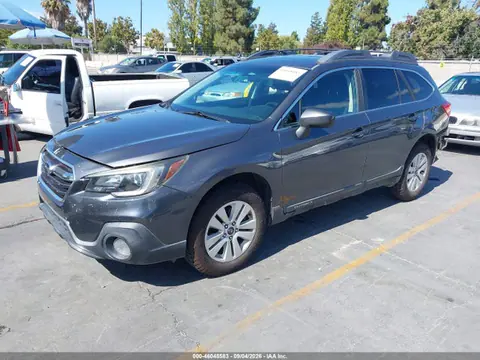 2018 Subaru Outback 2.5i Premium VIN 4S4BSACC8J3276355 фото 2