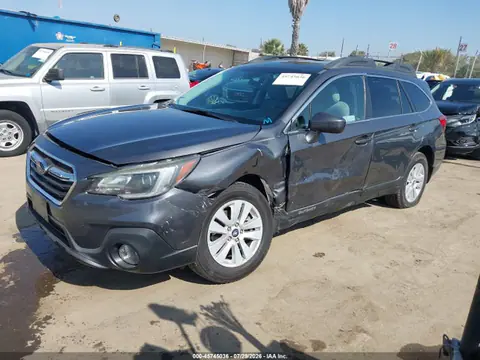 2019 Subaru Outback 2.5i Premium VIN 4S4BSAFC4K3389832 фото 2