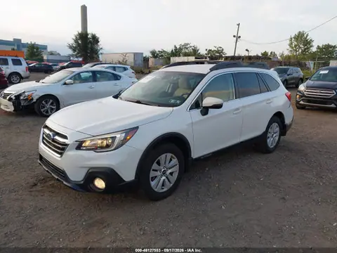 2019 Subaru Outback 2.5i Premium VIN 4S4BSAFC1K3348722 фото 2