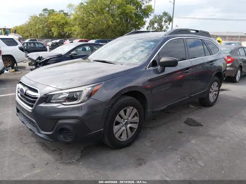 2018 Subaru Outback 2.5i VIN 4S4BSAAC4J3388671 фото 2