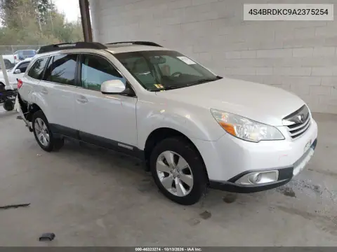 4S4BRDKC9A2375254 — 2010 Subaru Outback, Справа сзади, фото до ремонта