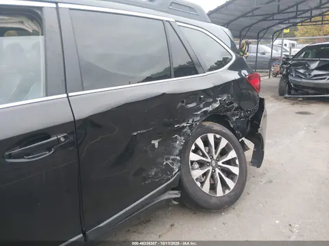 4S4BSANCXF3277799 — 2015 Subaru Outback, Сзади, фото до ремонта