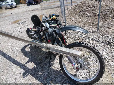 JS1SK43AXG2100078 — 2016 Suzuki DR-Z400 S, Опрокидывание (Rollover), фото до ремонта