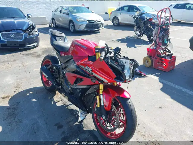 JS1DM11H9S7100327 — 2025 Suzuki GSX-R1000 R, Передняя часть (Front), фото до ремонта