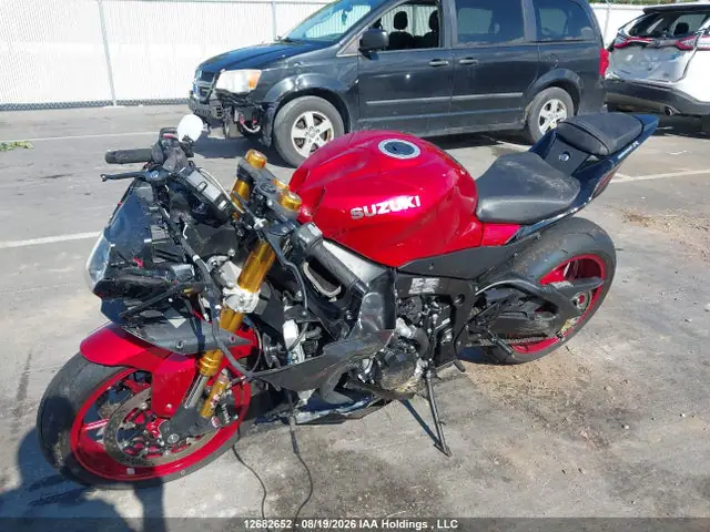 JS1DM11H9S7100327 — 2025 Suzuki GSX-R1000 R, фото 2 с аукциона IAAI 14.10.2026, Передняя часть