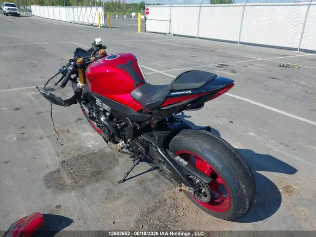 JS1DM11H9S7100327 — 2025 Suzuki GSX-R1000 R, фото 3 с аукциона IAAI 14.10.2026, Передняя часть