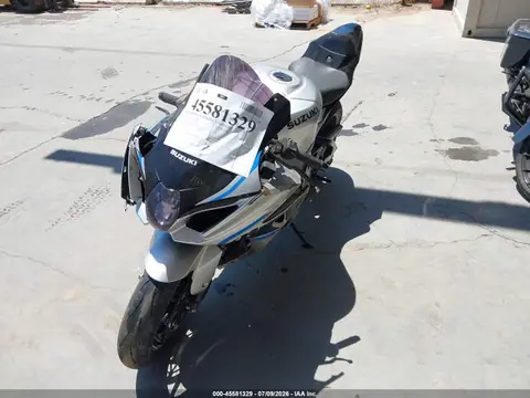 2025 Suzuki GSX-R1000 VIN JS1DM11F1S7100143 фото 2