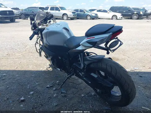 2023 Suzuki GSX-R600 VIN JS1GN7FA7P7100598 фото 3