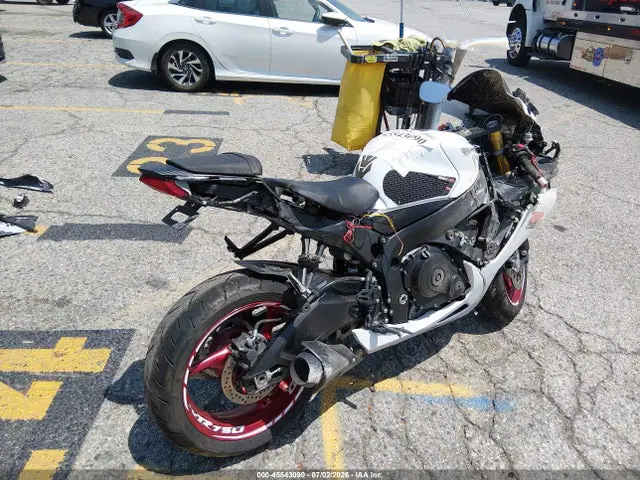 JS1GR7MA6H2101084 — 2017 Suzuki GSX-R750, фото 4 с аукциона IAAI 13.10.2026, Опрокидывание