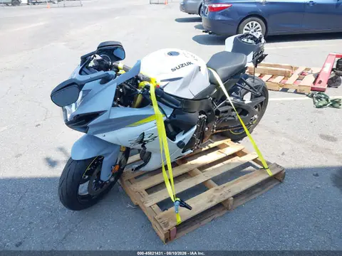 2022 Suzuki GSX-R750 VIN JS1GR7MA8N7100825 фото 2