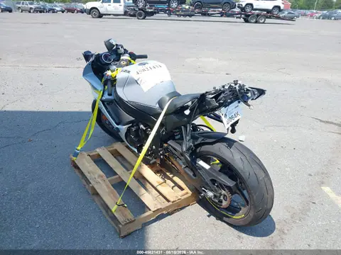 2022 Suzuki GSX-R750 VIN JS1GR7MA8N7100825 фото 3