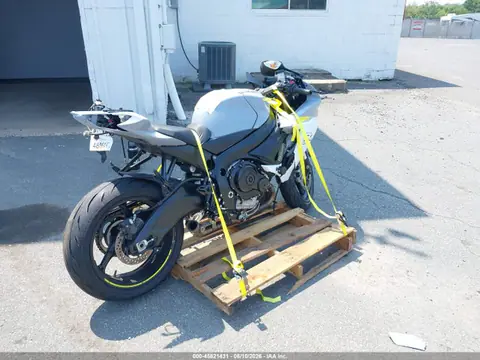 2022 Suzuki GSX-R750 VIN JS1GR7MA8N7100825 фото 4