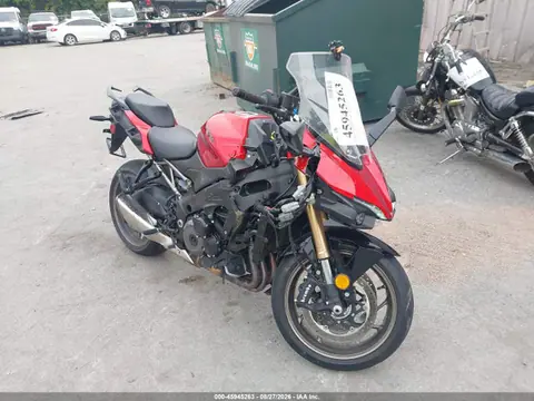 JS1EK12B4R7100671 — 2024 Suzuki GSX1000 GT/gt+, Правый бок (Right Side), фото до ремонта