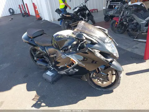 JS1EJ11B0N7102142 — 2022 Suzuki GSX1300 RR, Left & Right Side, фото до ремонта