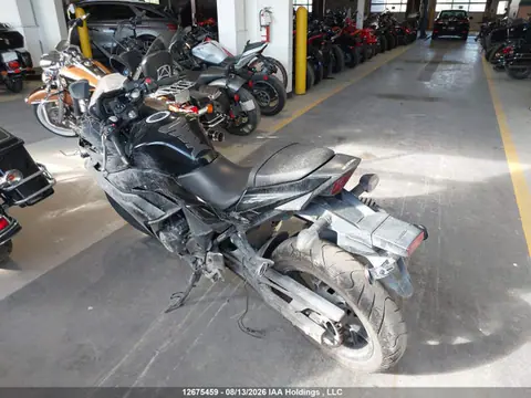 2018 Suzuki GSX250R VIN LC6DN11A4J1100464 фото 3
