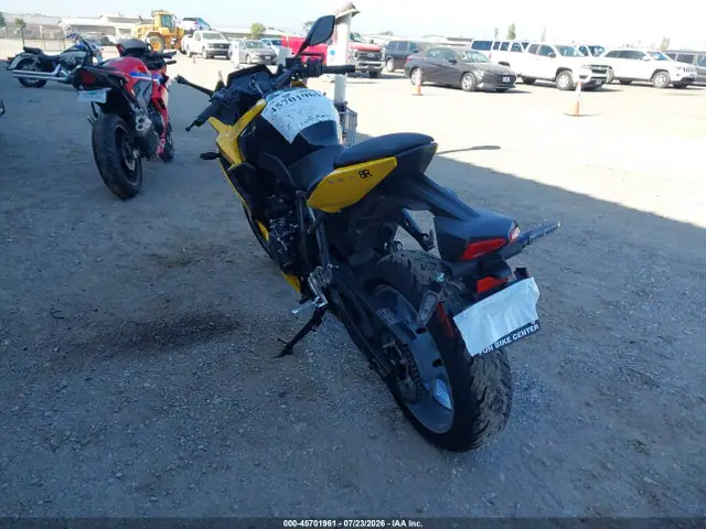 JS1EM13B1R7101740 — 2024 Suzuki GSX800 F, фото 3 с аукциона IAAI 30.09.2026, Передняя часть