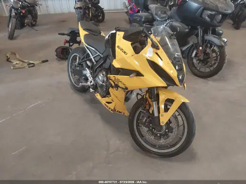JS1EM13BXR7101140 — 2024 Suzuki GSX800 F, Передняя часть (Front End), фото до ремонта