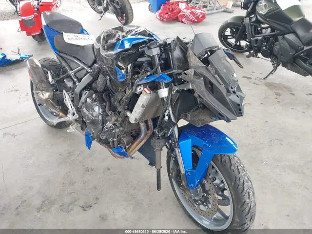 JS1EM13B5S7100371 — 2025 Suzuki GSX800 F, Правый бок (Right Side), фото до ремонта