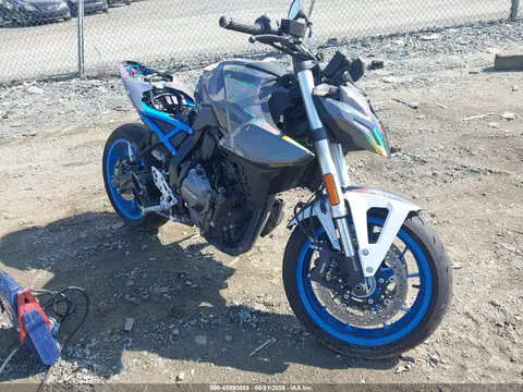 JS1EM11B9P7100111 — 2023 Suzuki GSX800 R, Left & Right Side, фото до ремонта