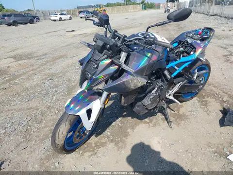 2023 Suzuki Gsx800 R VIN JS1EM11B9P7100111 фото 2