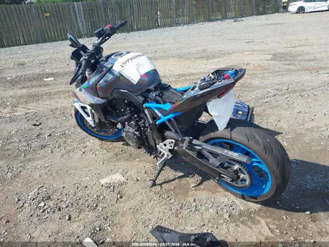 2023 Suzuki Gsx800 R VIN JS1EM11B9P7100111 фото 3