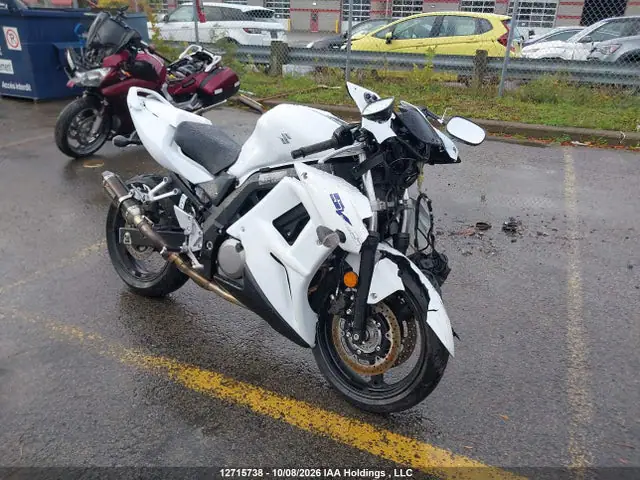 JS1VP53B8E2100123 — 2014 Suzuki SV650 A, Передняя часть (Front), фото до ремонта