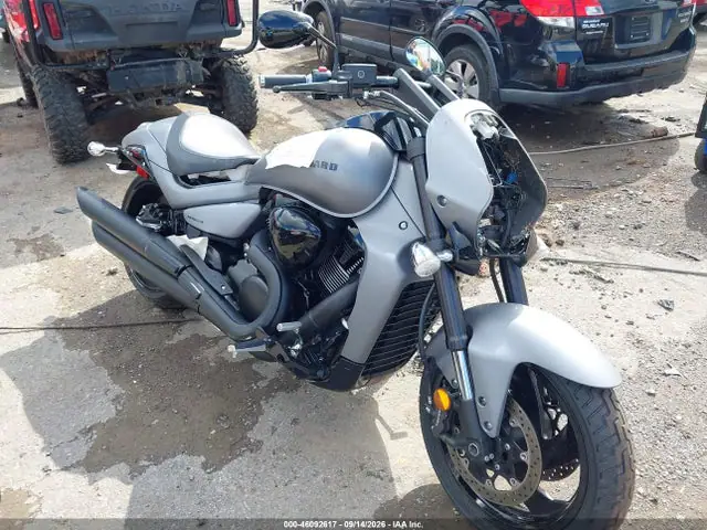 JS1VY53A5G2100149 — 2016 Suzuki VZR1800, Левый бок (Left Side), фото до ремонта
