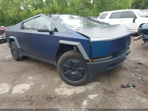 7G2CEHED4RA028644 — 2024 Tesla Cybertruck ALL-Wheel Drive, Передняя часть слева (Left Front), фото до ремонта