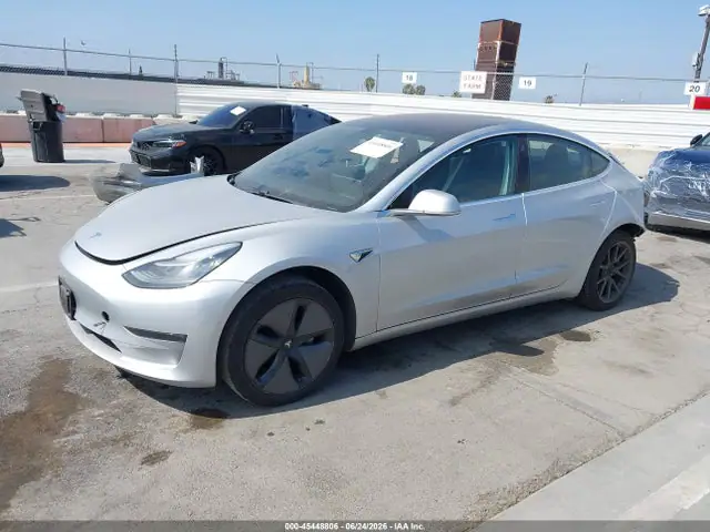 5YJ3E1EA5JF032435 — 2018 Tesla Model 3 Long Range/Mid Range, фото 2 с аукциона IAAI 30.09.2026, Задняя часть
