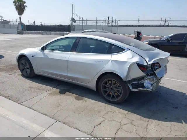 5YJ3E1EA5JF032435 — 2018 Tesla Model 3 Long Range/Mid Range, фото 3 с аукциона IAAI 30.09.2026, Задняя часть