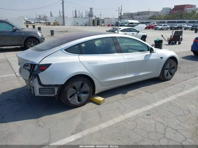 5YJ3E1EA5JF032435 — 2018 Tesla Model 3 Long Range/Mid Range, фото 4 с аукциона IAAI 30.09.2026, Задняя часть