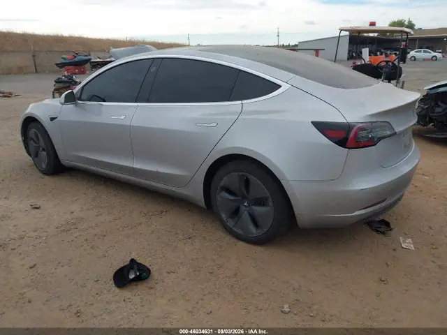 5YJ3E1EA5JF060705 — 2018 Tesla Model 3 Long Range/Mid Range, фото 3 с аукциона IAAI 14.10.2026, Передняя часть справа