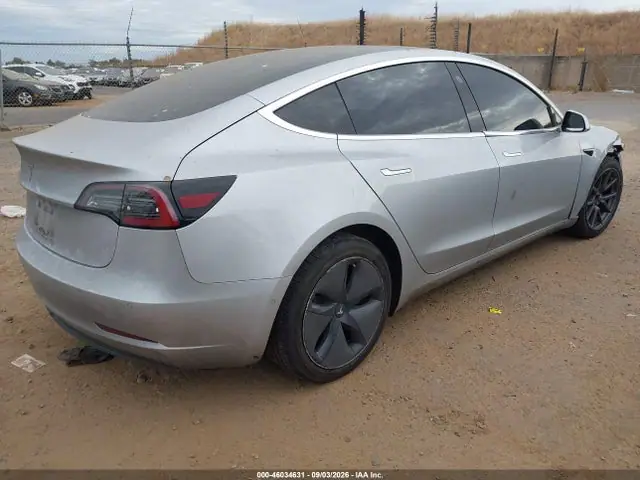 5YJ3E1EA5JF060705 — 2018 Tesla Model 3 Long Range/Mid Range, фото 4 с аукциона IAAI 14.10.2026, Передняя часть справа