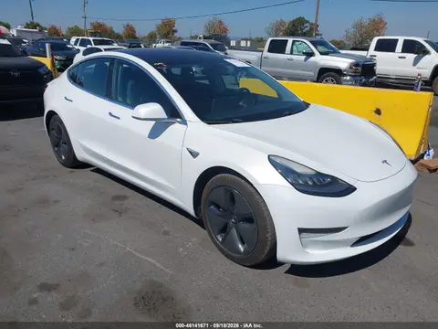 5YJ3E1EBXJF066976 — 2018 Tesla Model 3 Long Range/Performance, Левый бок (Left Side), фото до ремонта